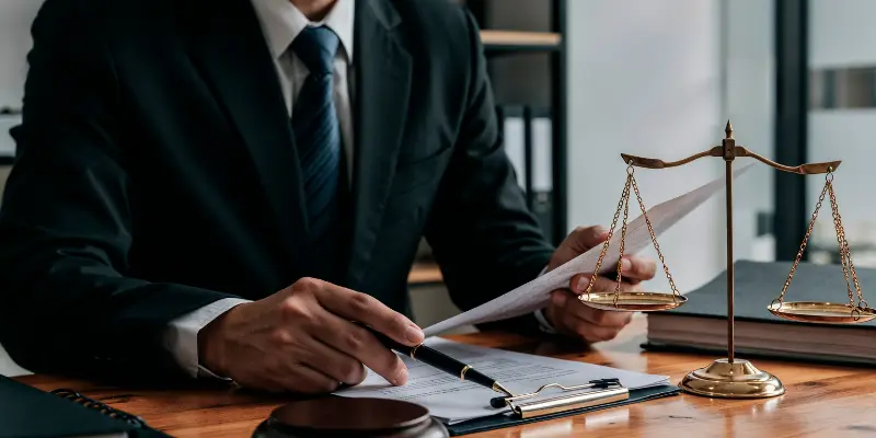 התחזות לאדם אחר ייעוץ וייצוג בעבירה פלילית